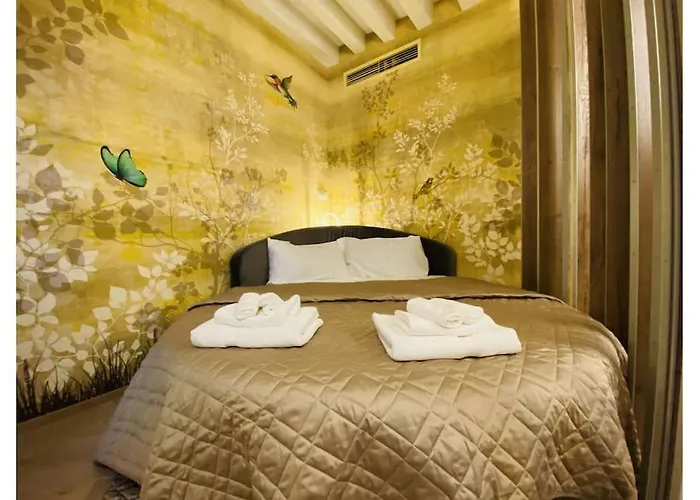 Sweet Time Venice, Luxury San Marco Frezzaria Apt!