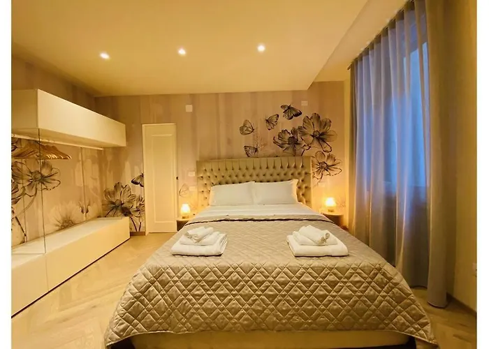 Sweet Time Venice, Luxury San Marco Frezzaria Apt!