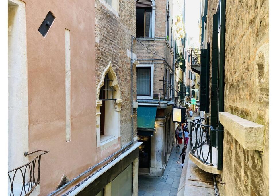 Sweet Time Venice, Luxury San Marco Frezzaria Apt! Venecia